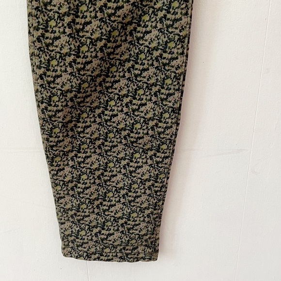 Cabi Ditsy Olive Green Floral Stretch Skinny Jeans Size 2 Style# 5083 - Picture 4 of 13